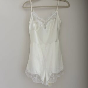 SKIMS White Lace Trim Teddy